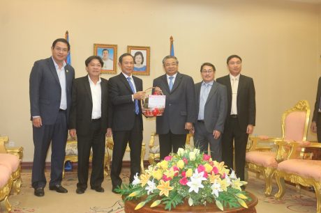 Nồng ấm, nghĩa tình tết cổ truyền Việt Nam tại Campuchia
